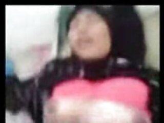 شلخته موی تیره با پورن جوردی ال یک گوزن سفید جدید خودش را در همه سوراخ ها لعنتی می کند